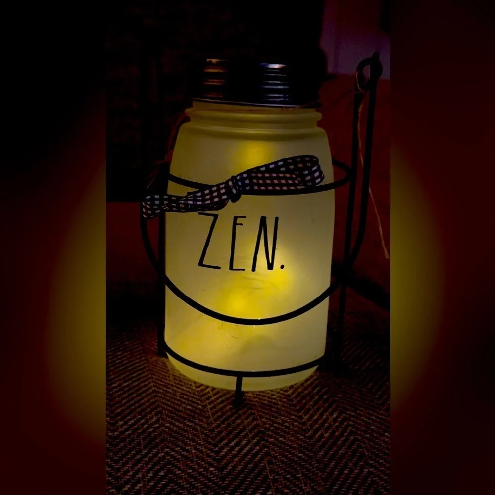 RAE DUNN MASON JAR IN CARRIER LIGHTED 